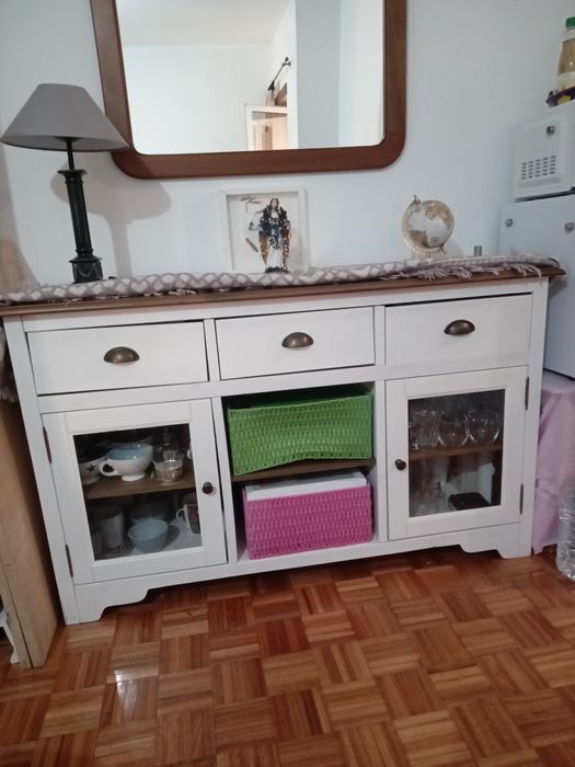 Aparador branco rustico. Para sala ou cozinha de origem Holandêsa