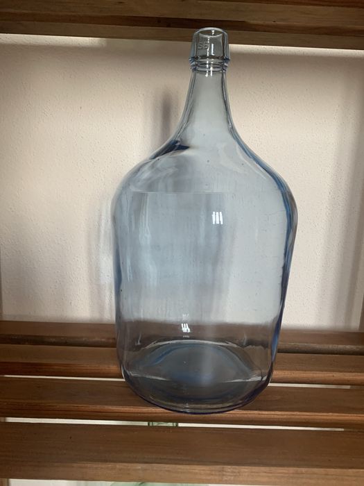 Garrafao de vidro azul ideal para ionizar agua