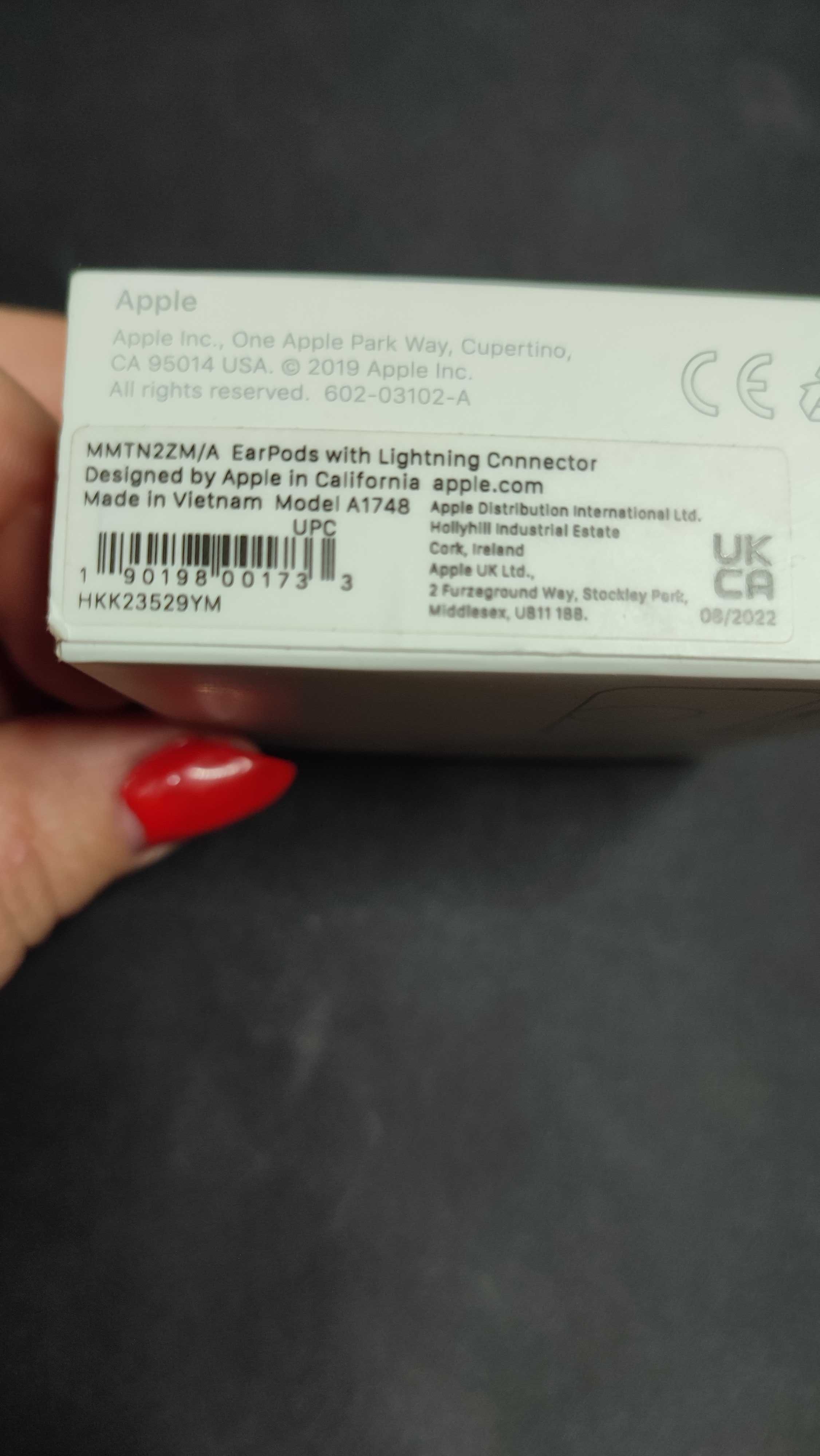Продам наушники  фирменные 
из Германии  EarPods Lightning
