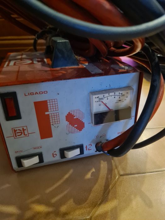Carregador de baterias 220V