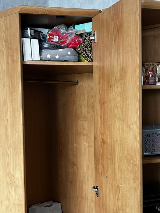 Szafa narożna, komplet mebli, pólki drewniane, zestaw młodzieżowy