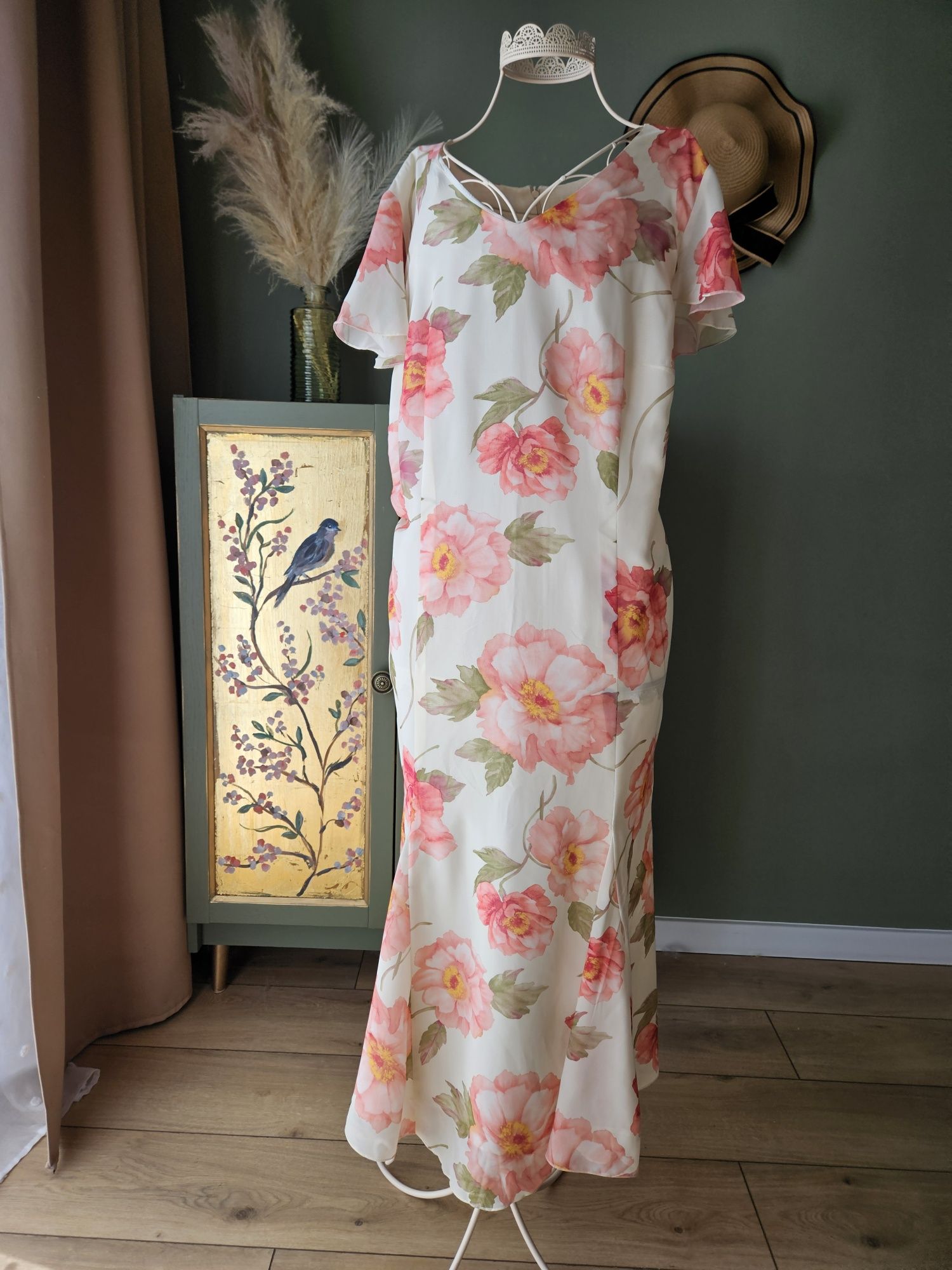 Elegancka Sukienka Damska Maxi Letnia w Kwiaty delikatba jasna w kw