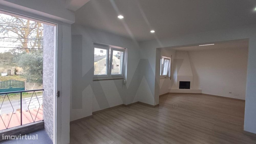 Moradia T3 + Anexo T0 + Sótão + Espaço Comercial – Caldas da Rainha