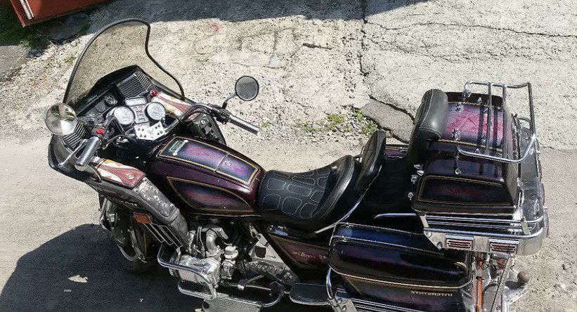 Продаю мотоцикл Honda Gold wing 1100