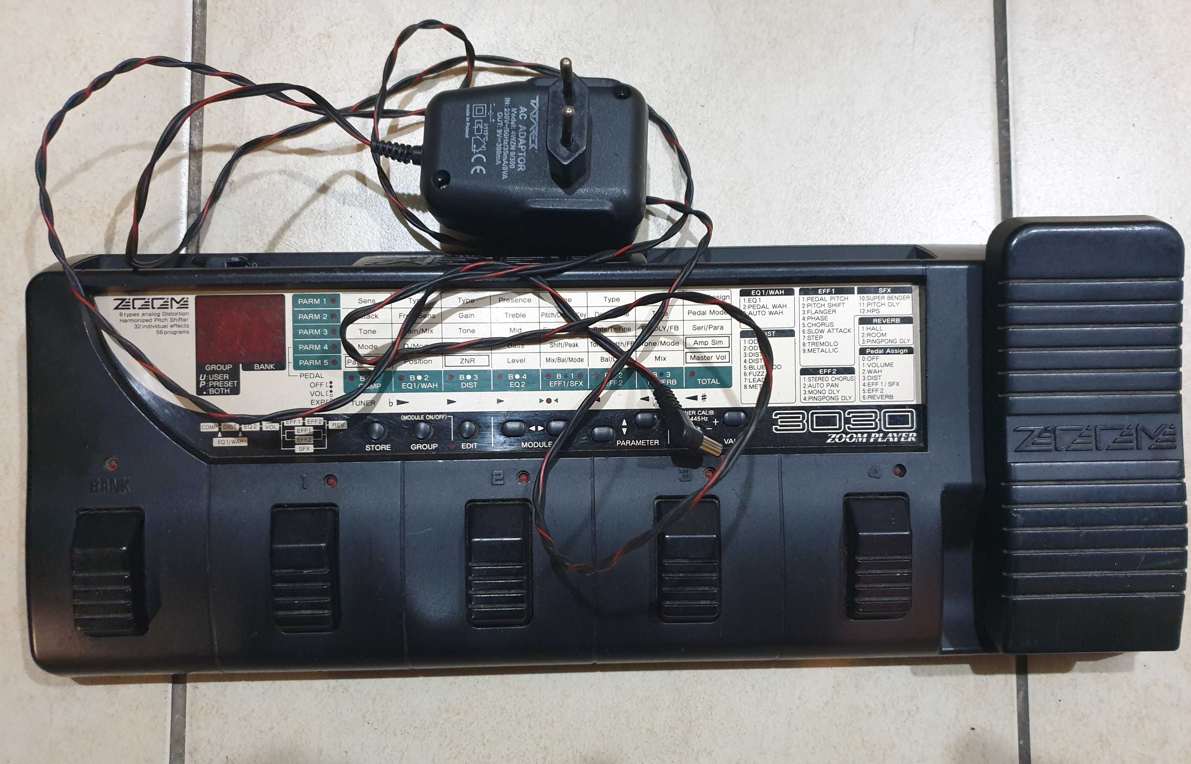 Efekt procesor gitarowy Zoom 3030 z zasilaczem