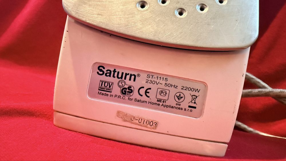 Продам праску,утюг Saturn