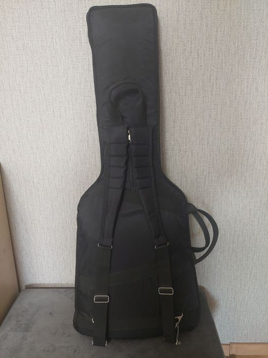 Продам электрогитару Squier bullet strat by fender, чехол, комбик Rola