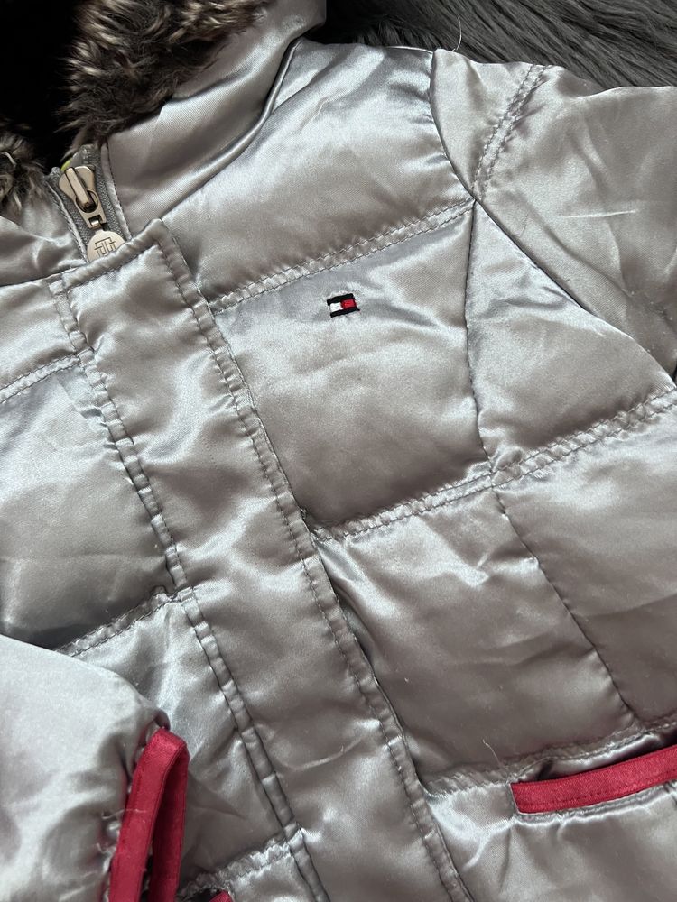 Tommy Hilfiger kurtka kurteczka srebrna ocieplana kaptur futerko 18 mi