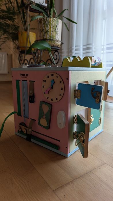 Бізікуб, busyboard, бізіборд