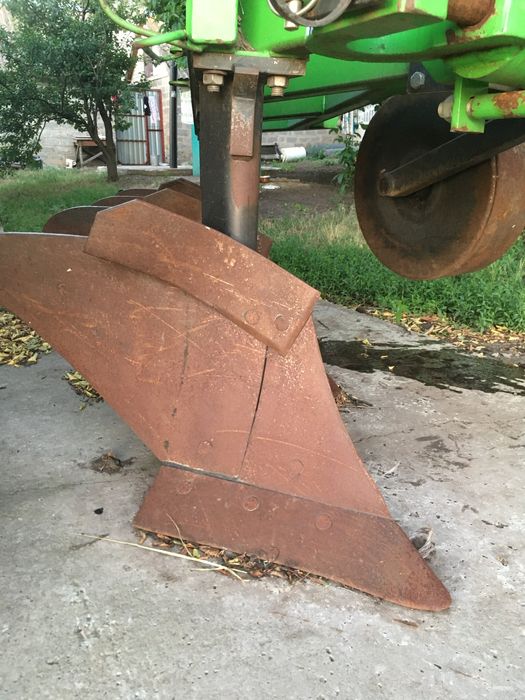 Продам плуг.