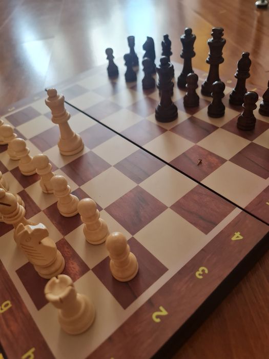 Шахи дерев'яні, дошка неякісна