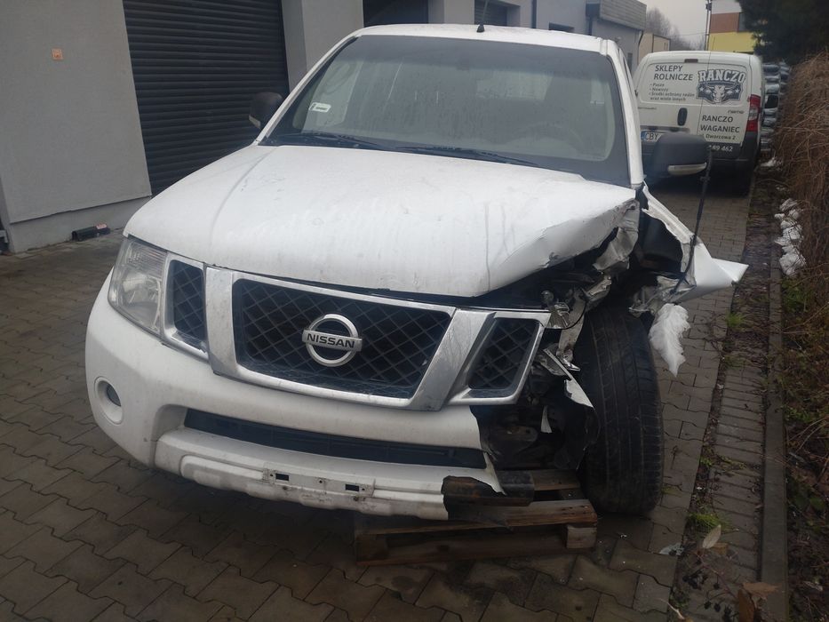 NISSAN NAVARA D40 - 2,4dci niski przebieg - uszkodzony