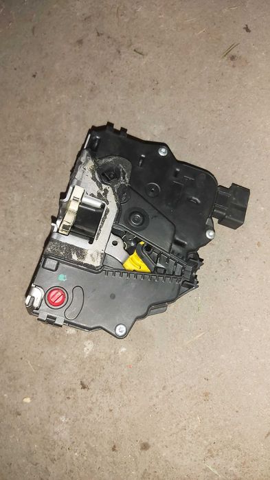 Zamek drzwi prawy tył meriva b uszkodzony