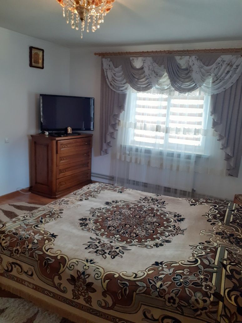 Оренда котеджу в Карпатах біля гір