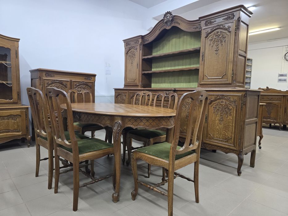 Komplet mebli w stylu ludwikowskim – kredens, barek i stół z krzesłami