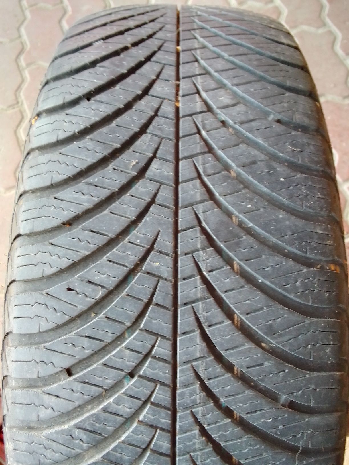 Opona wielosezonowa 195/60r15 GOODYEAR