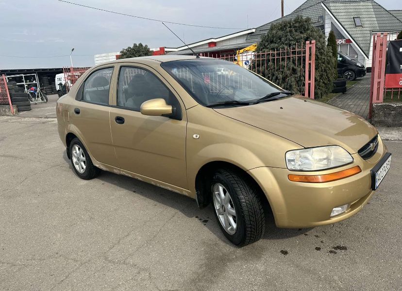 Chevrolet Aveo 2004 1,5 л бензин 106 сил