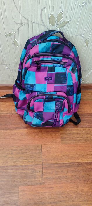 Шкільний рюкзак для дівчинки