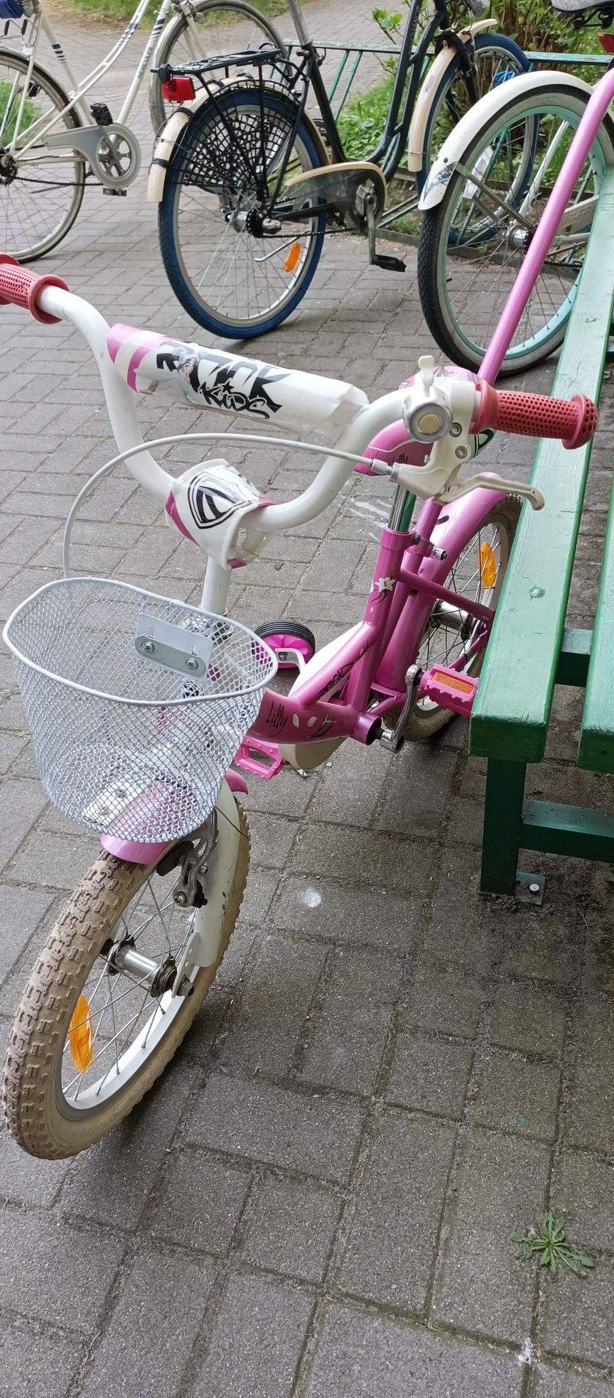 Rowerek dla dziewczynki 16 cali. Stan BDB.