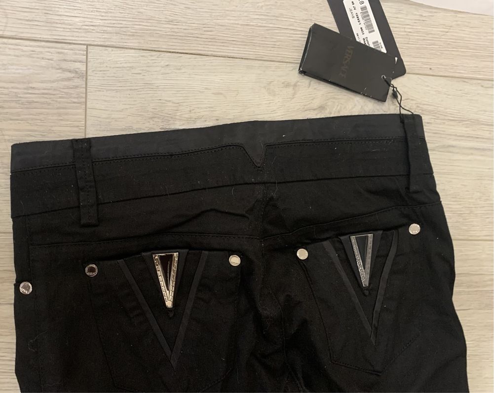 Черные джинсы Versace