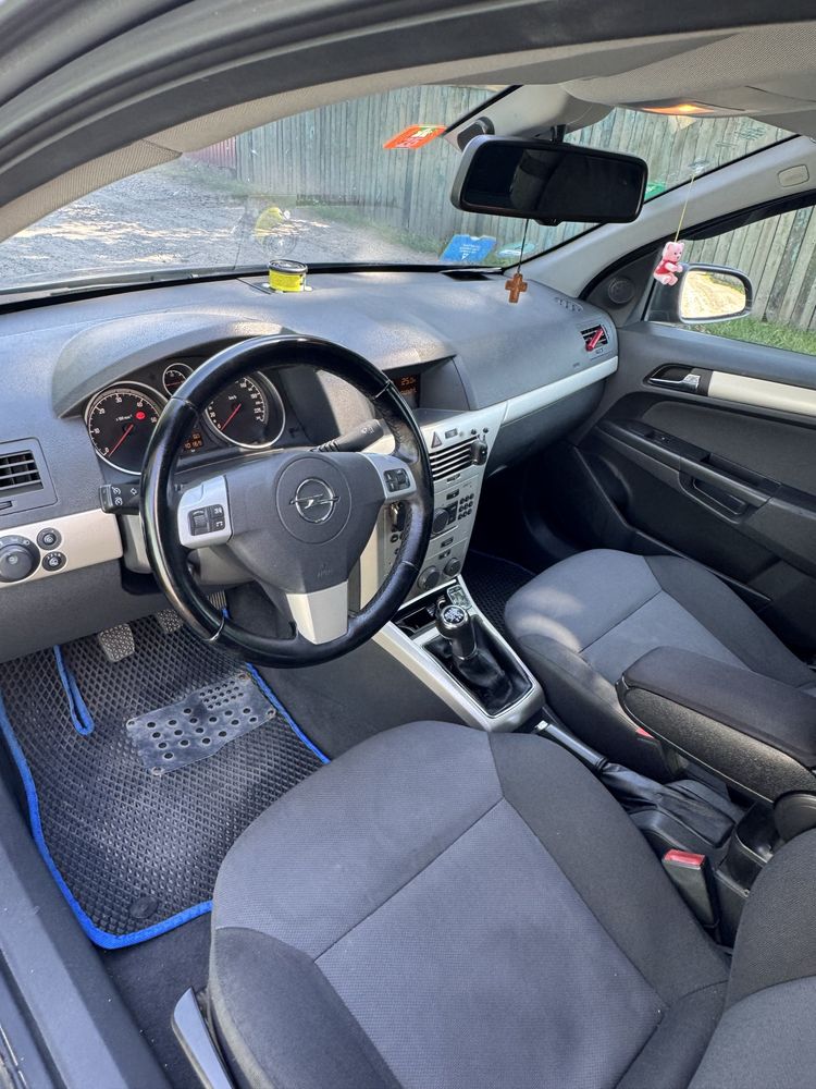 Opel Astra 1.9 SDTI в рідні фарбі