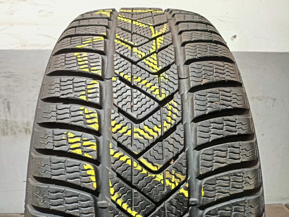 Pirelli Sottozero 3 235/45/18 2019rok 98V 7,2mm (1021)