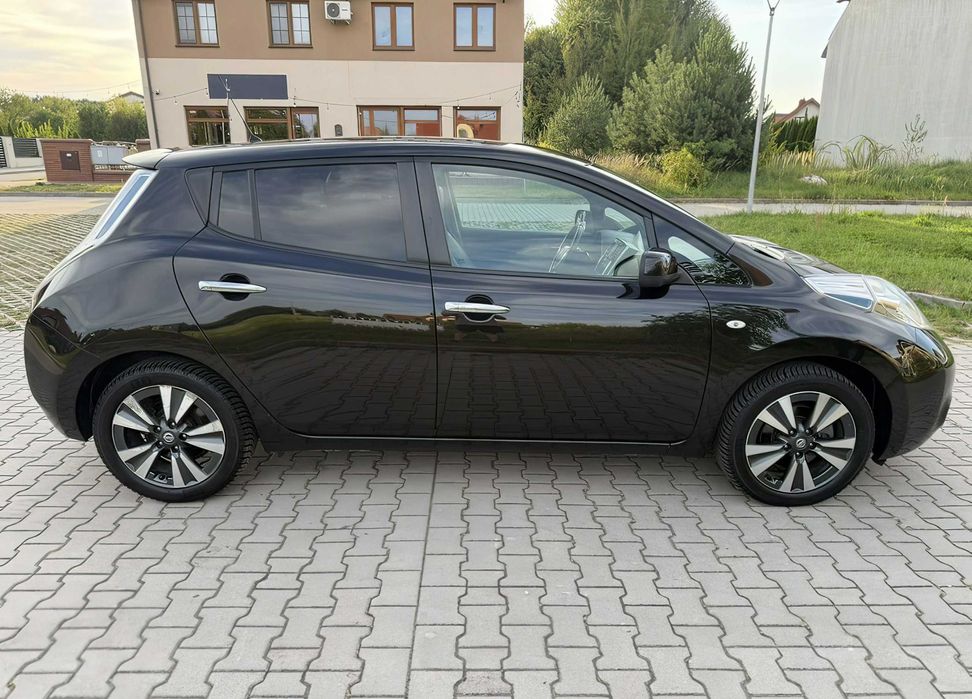 Nissan Leaf      2016