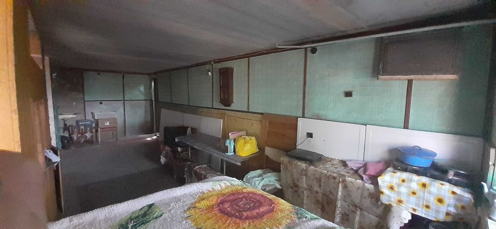 Продам двухэтажный дом с мансардой на берегу реки.