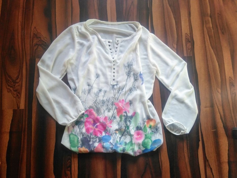 Biała bluzka w kwiaty M