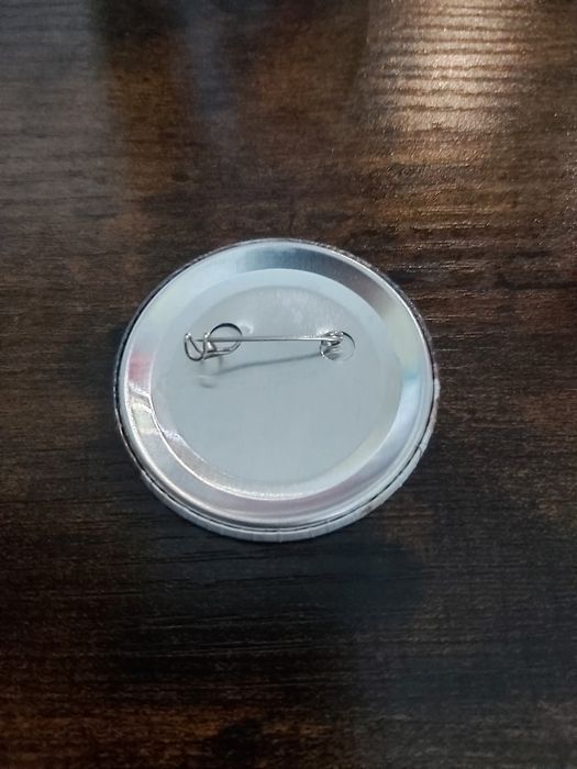 breakdance przypinka 56mm