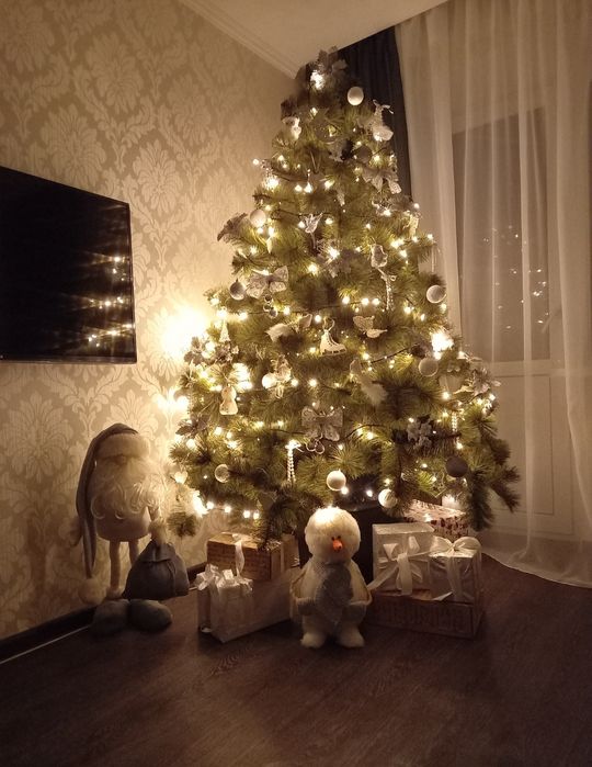 Ёлка б/у, в хорошем состоянии