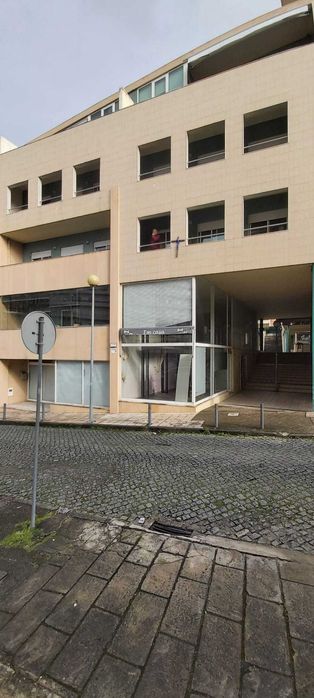 Loja com 50m2 a 700m da Estação e do Centro Histórico