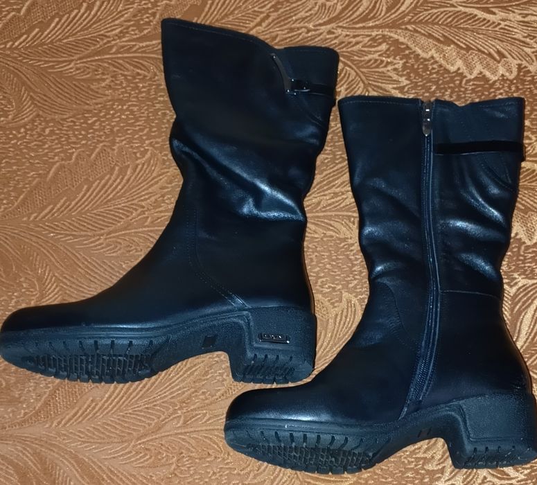 Продам женские зимние сапоги., Новые., кожа., мех -цегейка., размер 37
