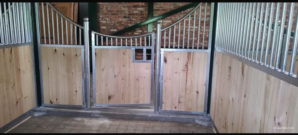 Boksy dla koni wraz przegrodami Dziku