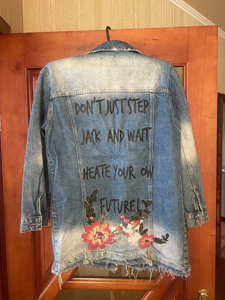 Джинсовка джинсовая куртка с надписью