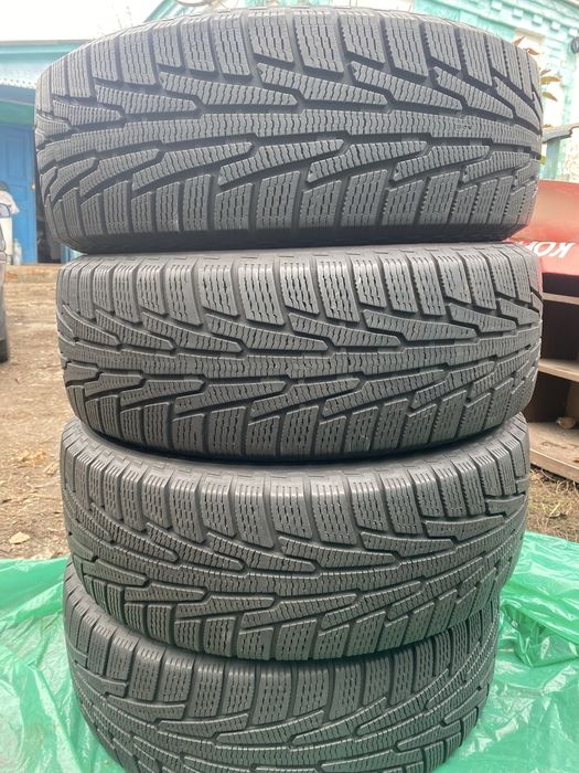 Продам зимню ризину 235 60 18 нокіан