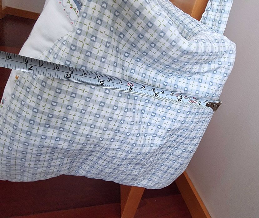 Mala de maternidade em tons de branco e azul