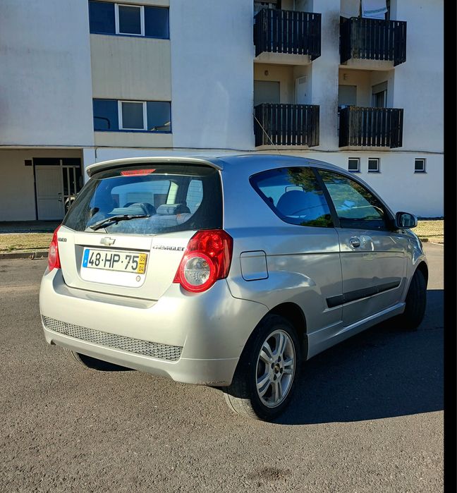 Chevrolet Aveo 2009 com 100 mil km