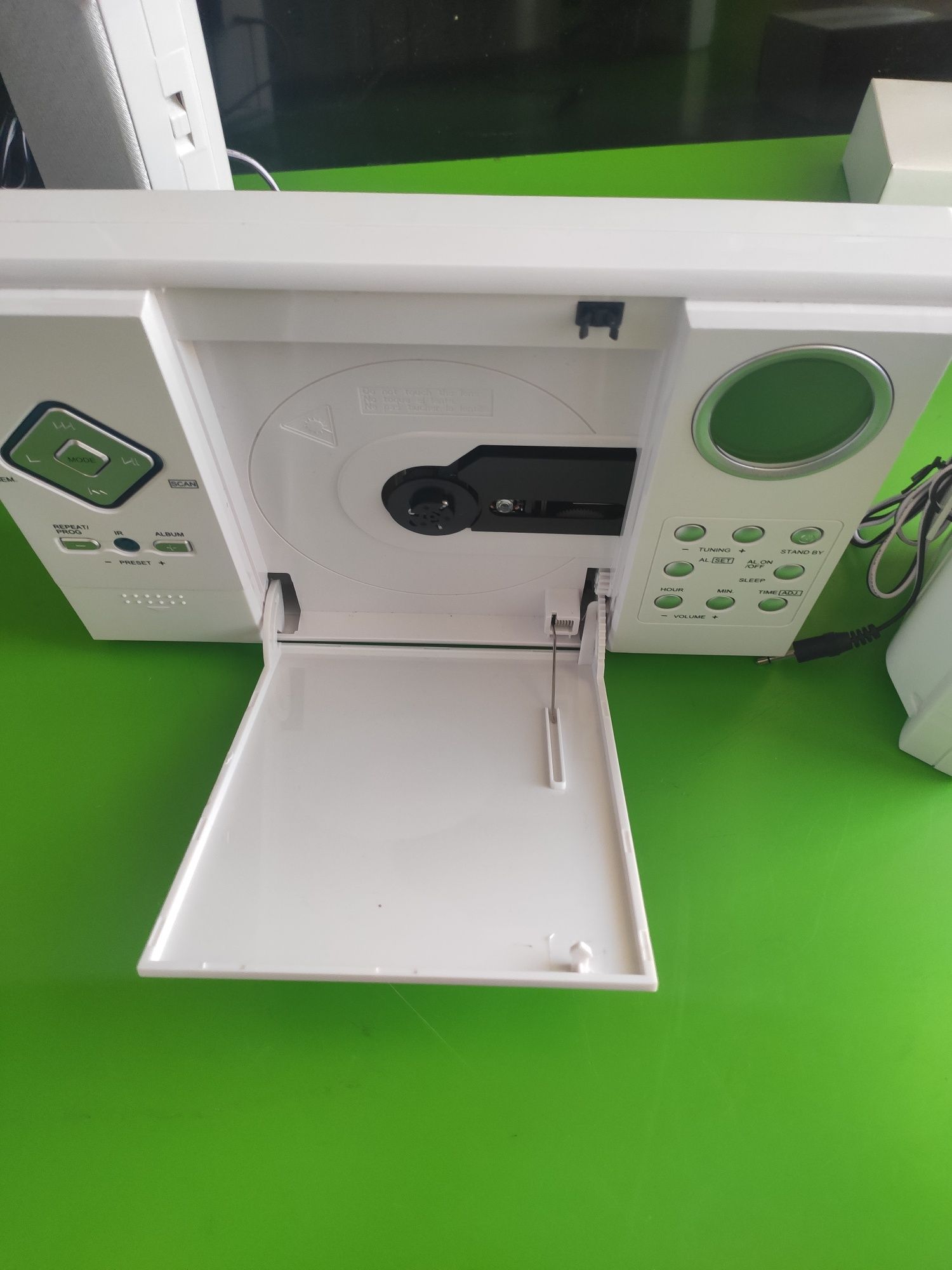 Стереосистема OneConcept MP3 USB SD AUX
OneConcept V-12