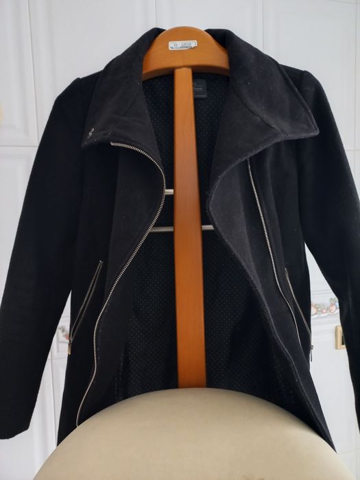 Casaco  preto de fazenda .Bershka (M)