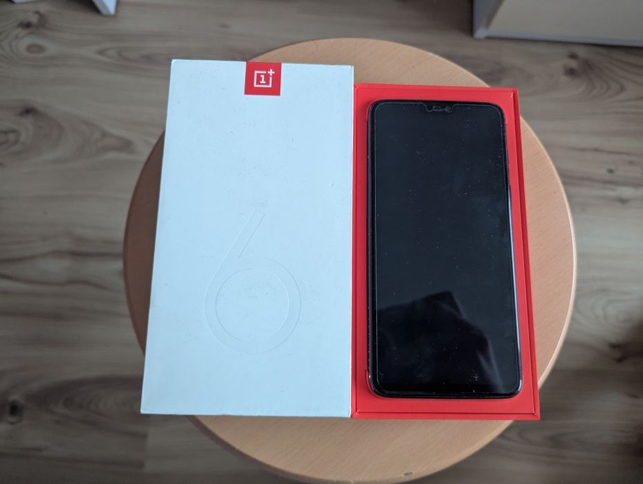 OnePlus 6 8GB/128GB – uszkodzony, na części – idealny ekran