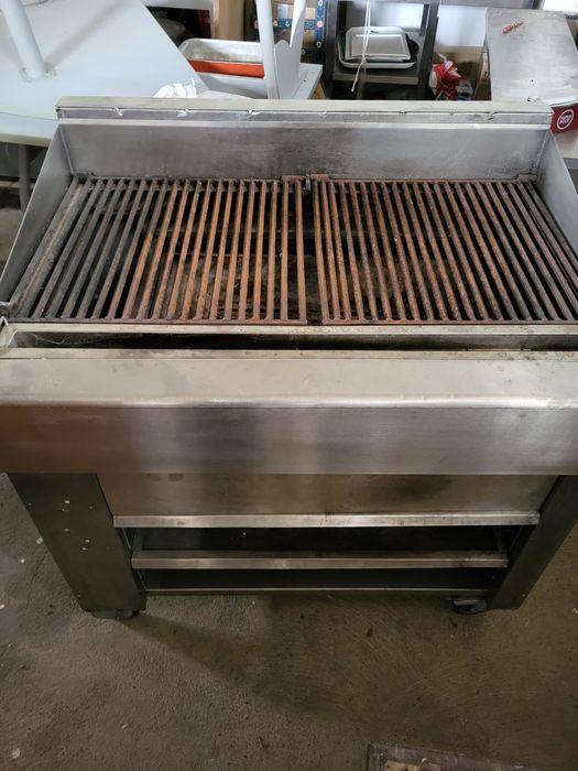 Grelhador em carvão em Inox
