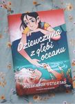 Komiks powieść graficzna Dziewczyna z głębi oceanu Molly Knox Ostertag