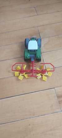 Іграшка трактор з сівалкою