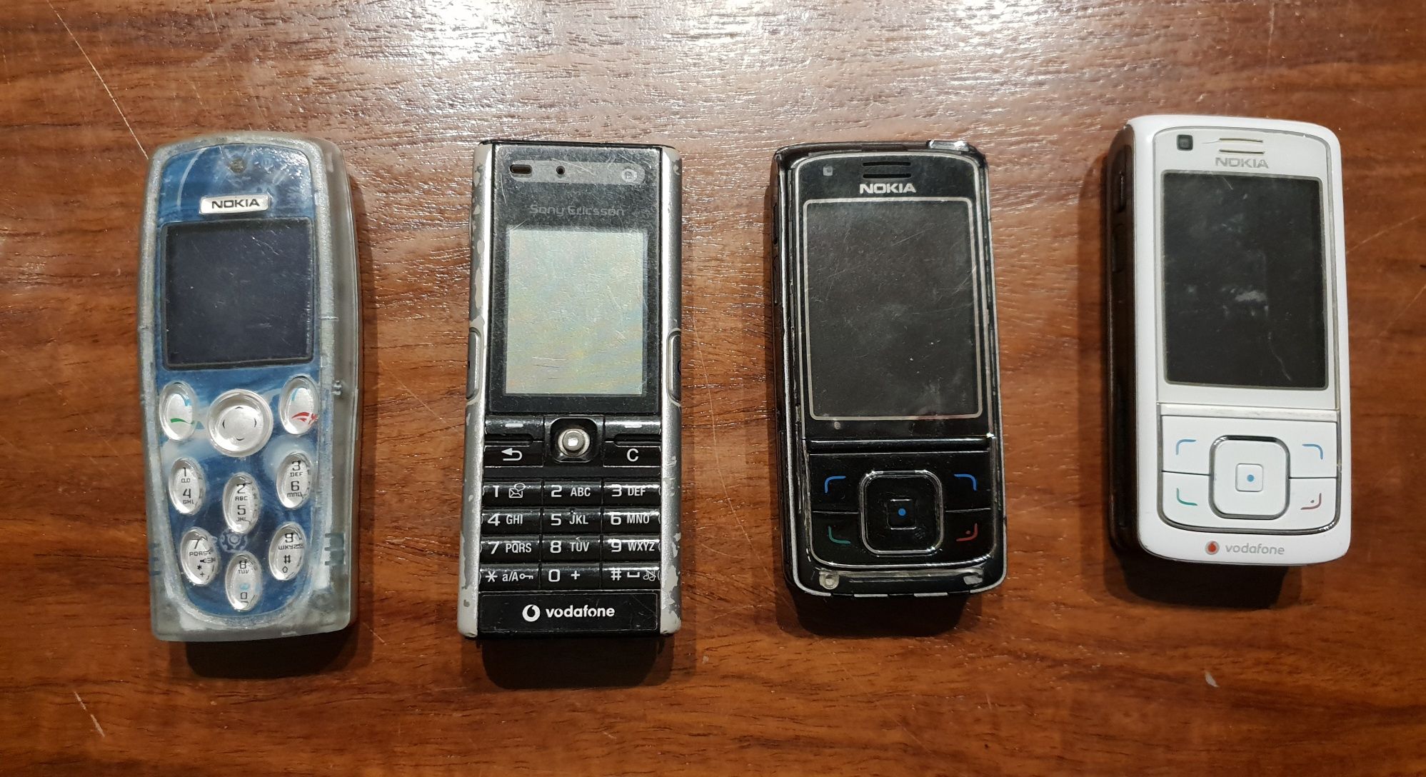 5 telemóveis antigos (não funcionam)