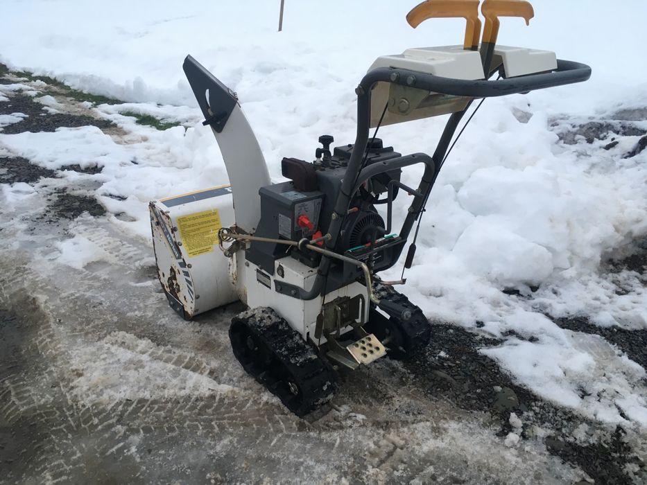 Odśnieżarka spalinowa na gąsienicach