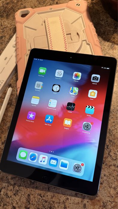 Tablet iPad Apple Retina 10” + nowe etui + nowy kabel - cały zestaw