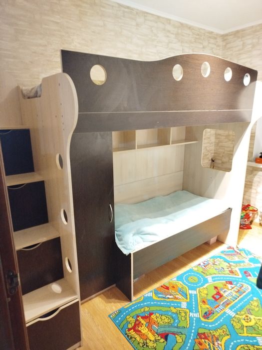 Ліжко, ліжко двоповерхове, ліжко-горище з шафою і сходами