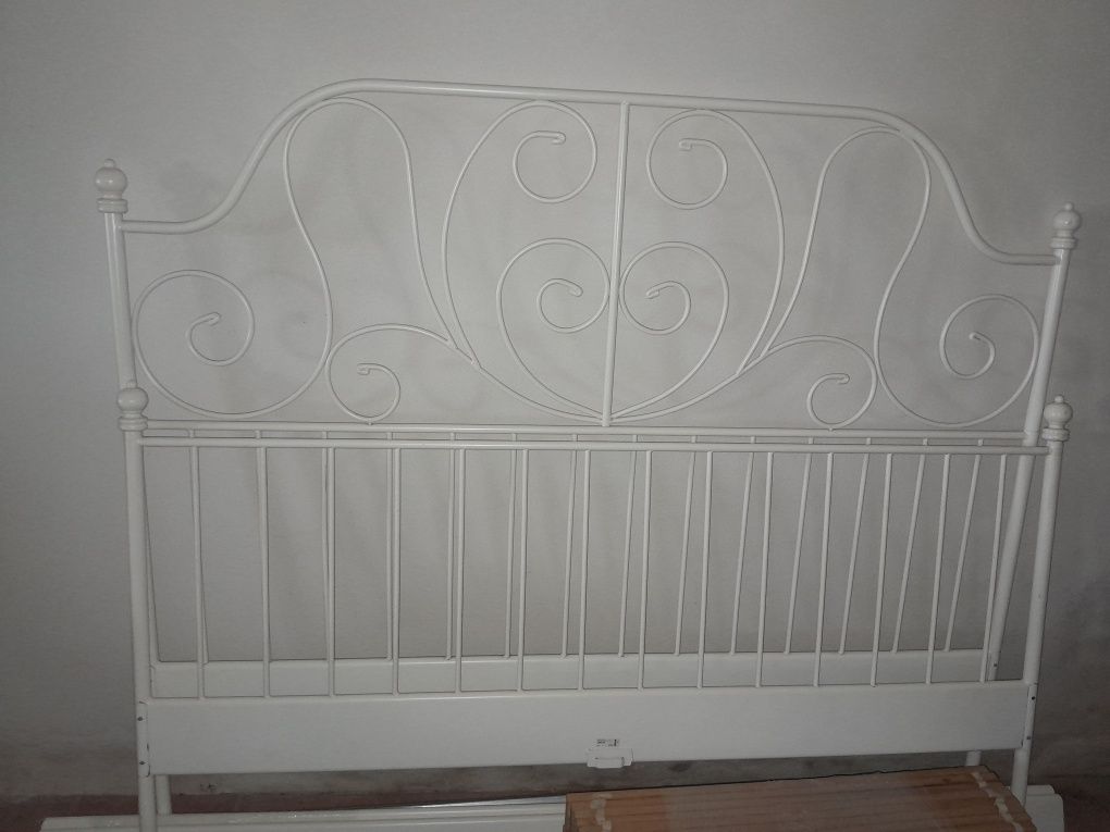 Cama de casal em ferro