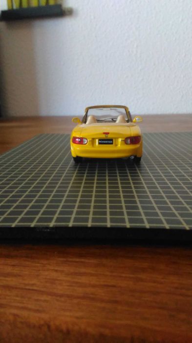 Miniatura de Mazda MX-5 miata em escala 1/43
